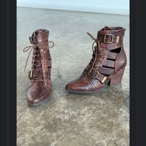 Matisse Footwear Getty Boot in Brown Snake